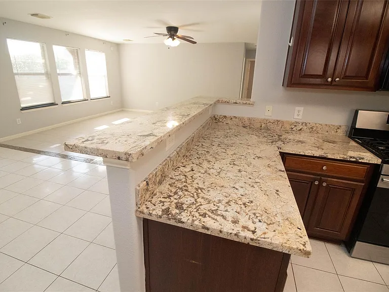 2202 Crossmill Ln — Photo 15
