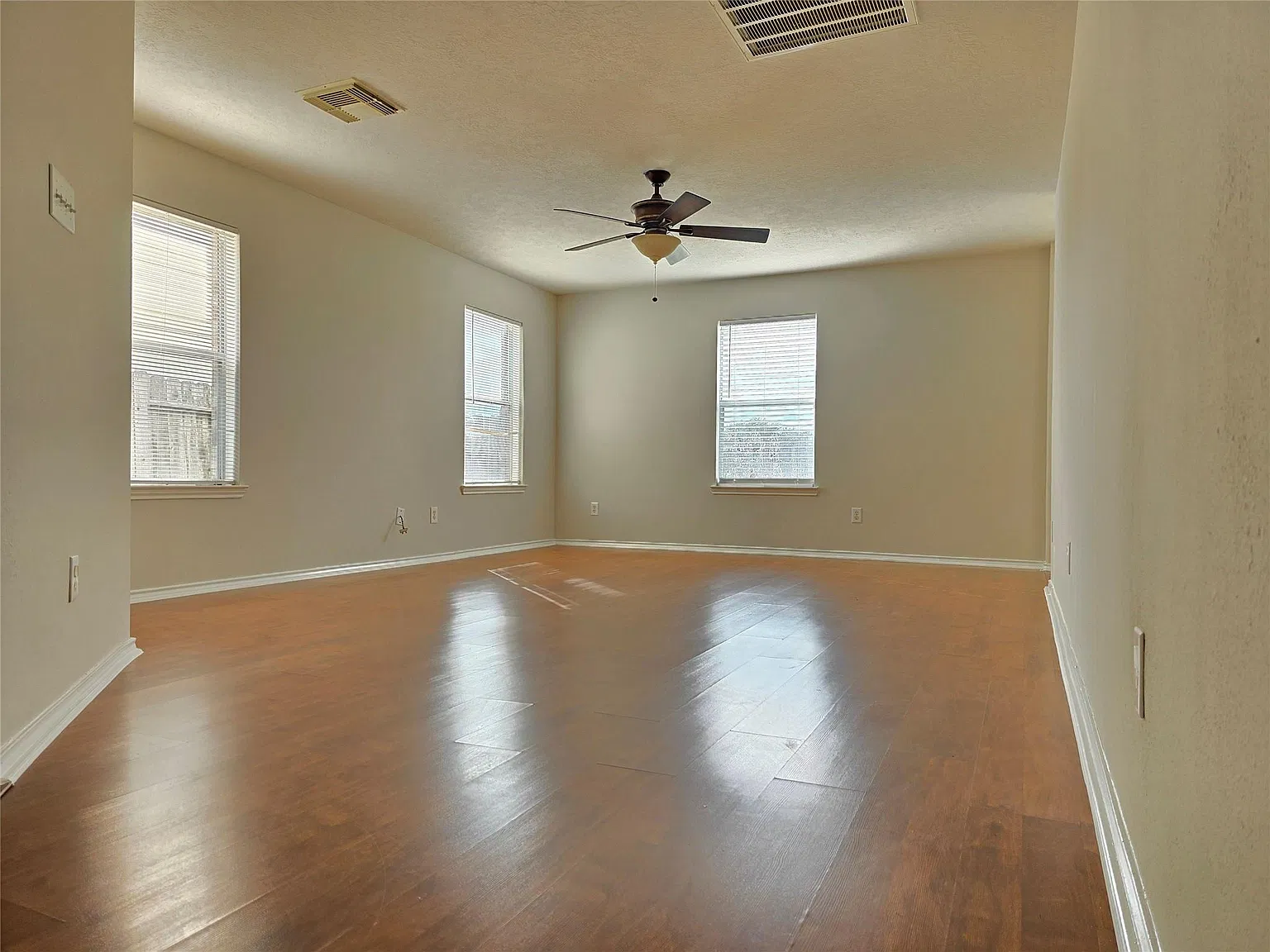 3 bed, 2.5 bath, 1703 sqft, $1,780 — Photo 4