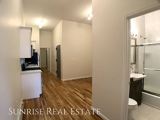 Rented by Sunrise Real Estate | media 30