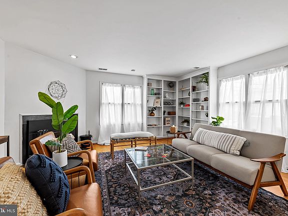 2nd image of 4202 Roland Ave Unit 208