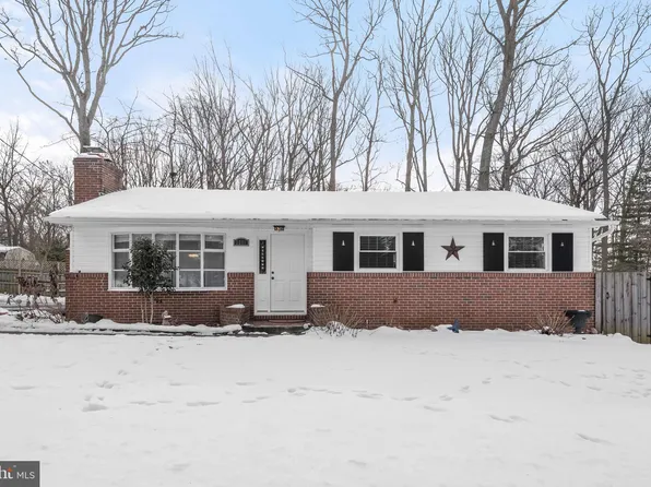 2221 Longview Dr, Sykesville, MD 21784