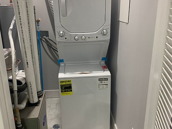 5th image of 302 Richmond St #12