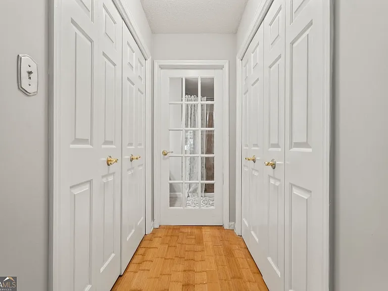 81 Hampshire Ct — Photo 16