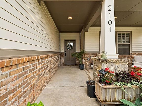4th image of 2101 Cox Ln