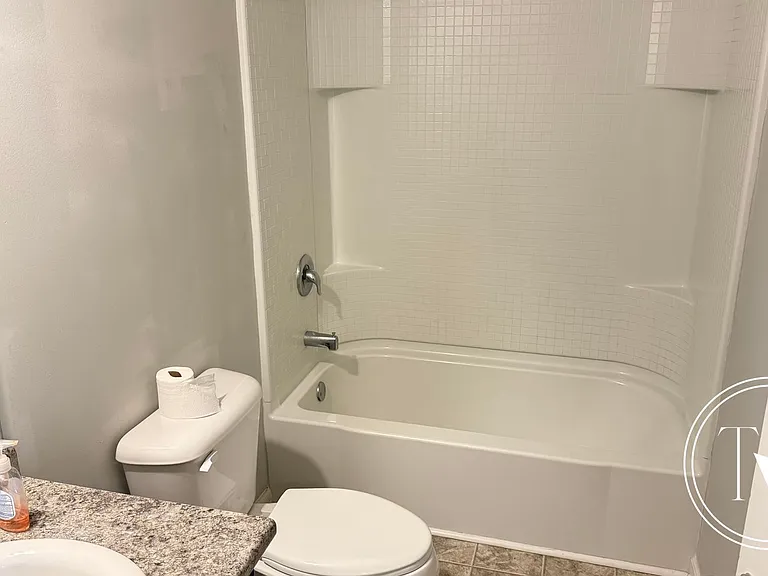 465 Huntington Dr NE — Photo 16