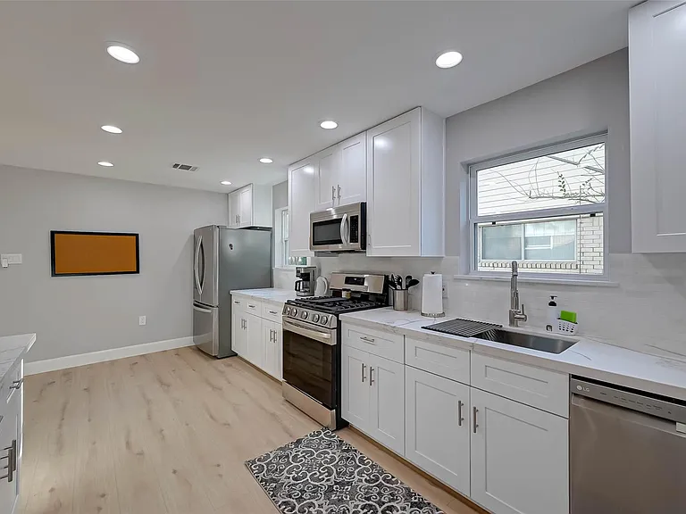 5522 Caversham Dr — Photo 4