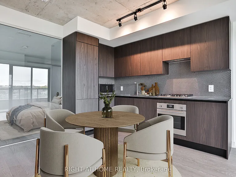 2720 Dundas St W #512 — Photo 2