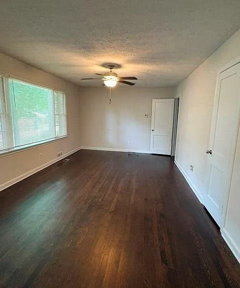 2174 Trailwood Dr SE — Photo 4