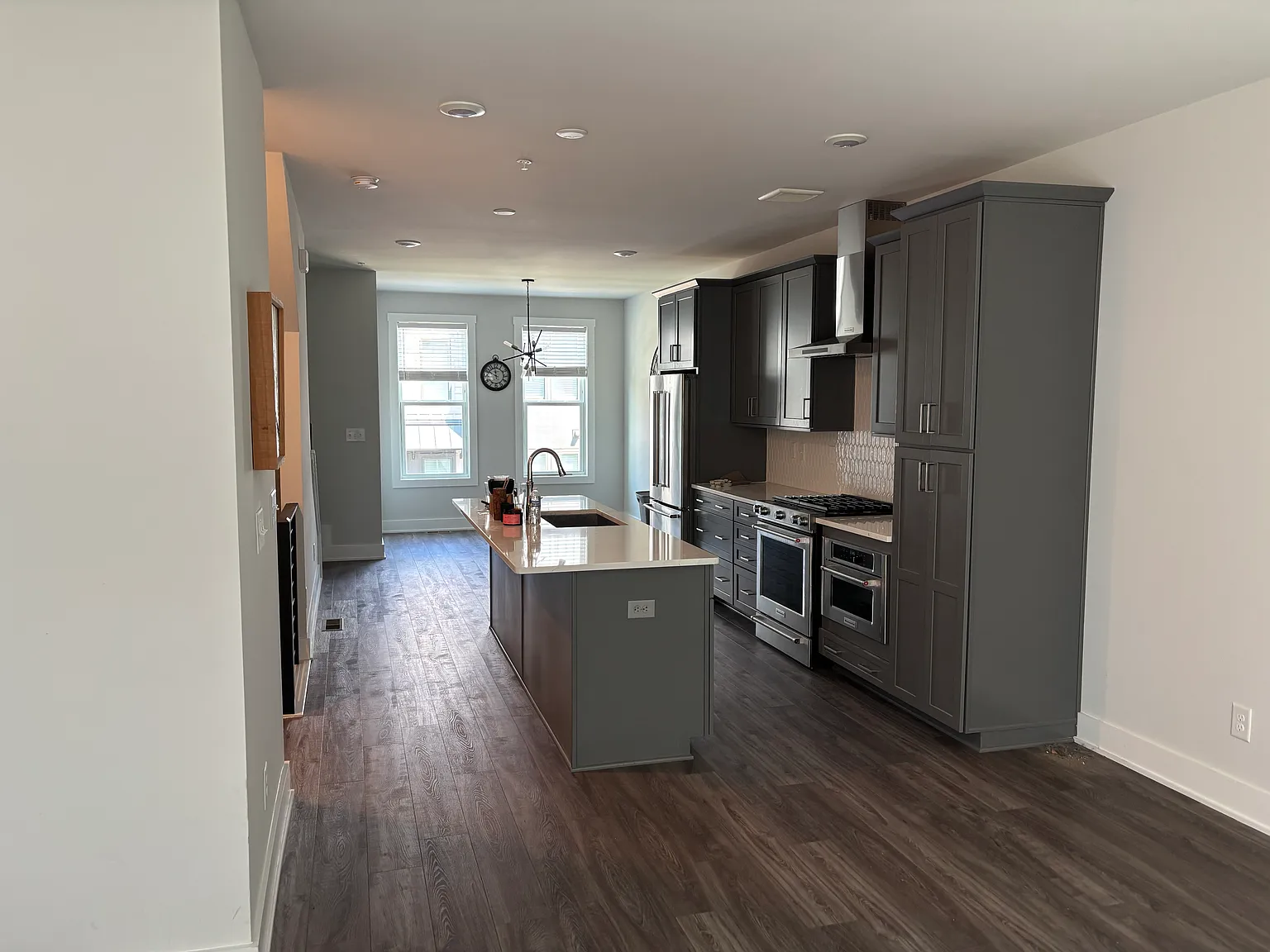 3 bed, 3.5 bath, 1830 sqft, $3,750 — Photo 2