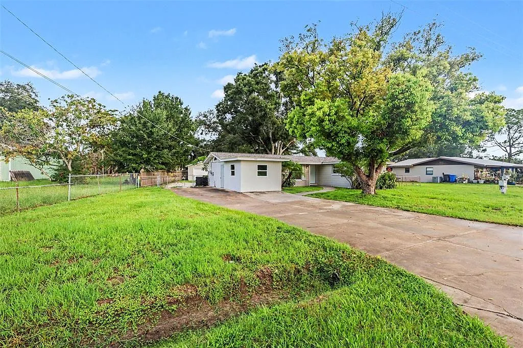 2 bed, 2.0 bath, 1300 sqft, $1,900 — Photo 1