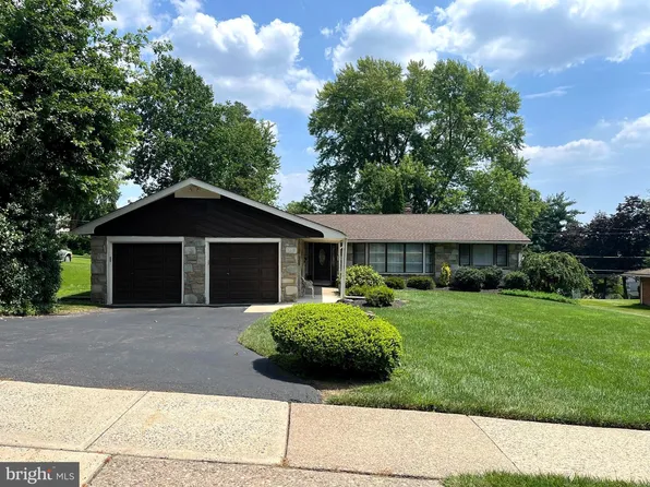 1915 Audubon Dr, Dresher, PA 19025