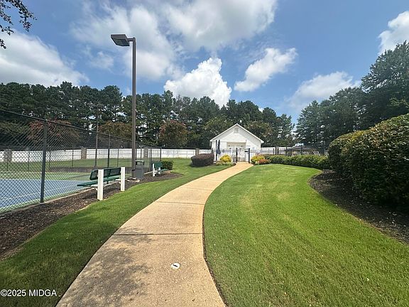 3rd image of 250 Summer Hill Cir