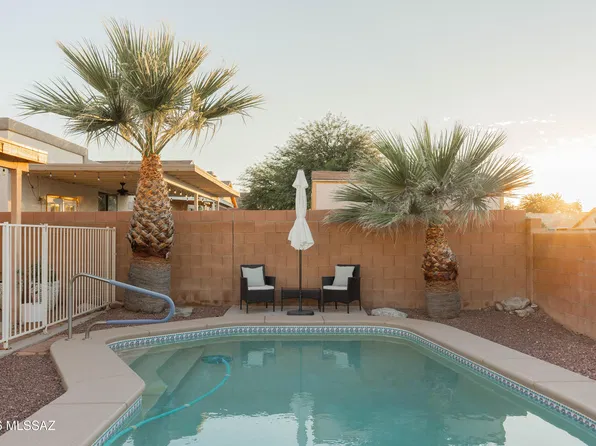 9513 E Lochnay Ln, Tucson, AZ 85747