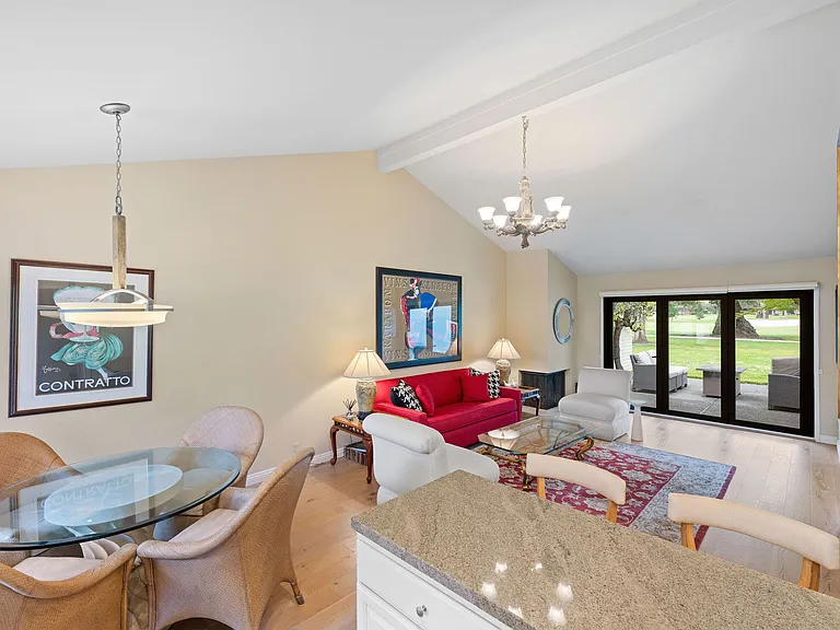 33 Fairway Dr — Photo 3