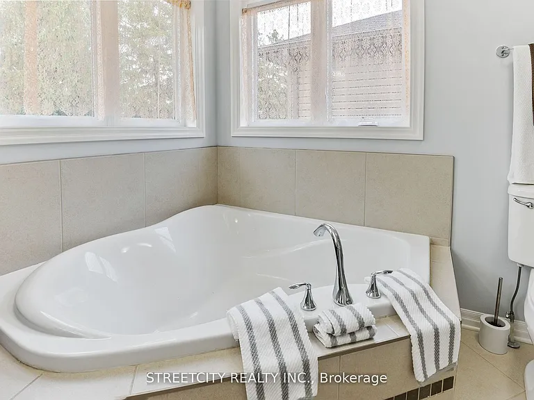 1271 Howlett Cir — Photo 25