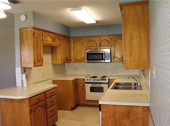 2nd image of 4026 Craig Dr
