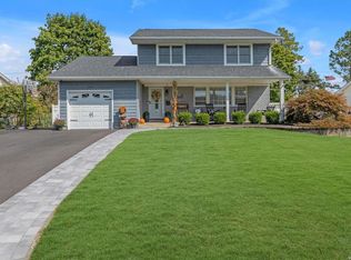 165 Fifty Acre Rd S, Smithtown, NY 11787