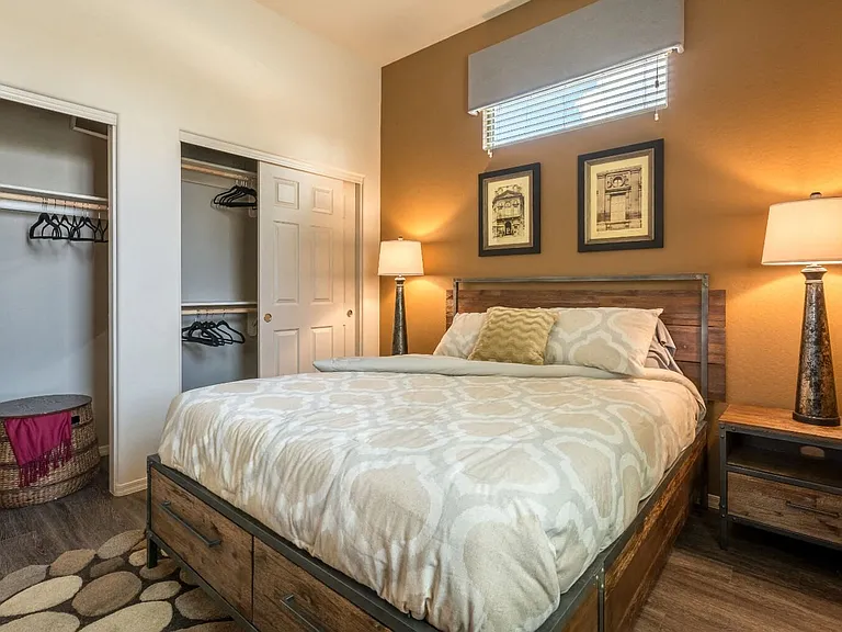 Bedroom (1 Bedroom)