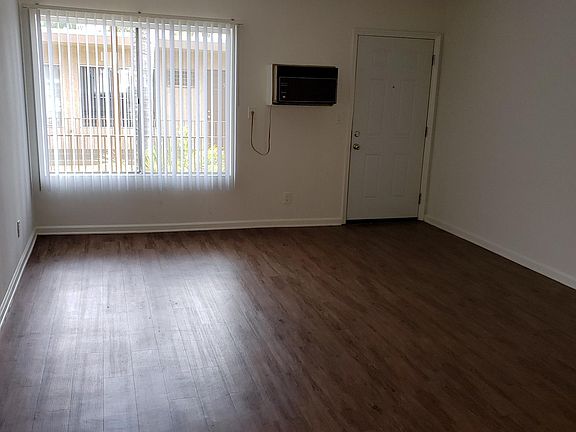 3rd image of 5325 Agnes Ave APT 5