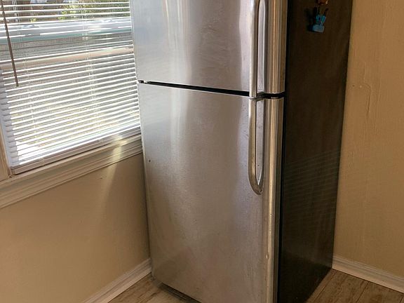 Refridge.
