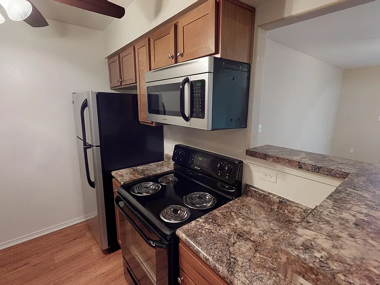 Metroplex Apartments — Photo 15