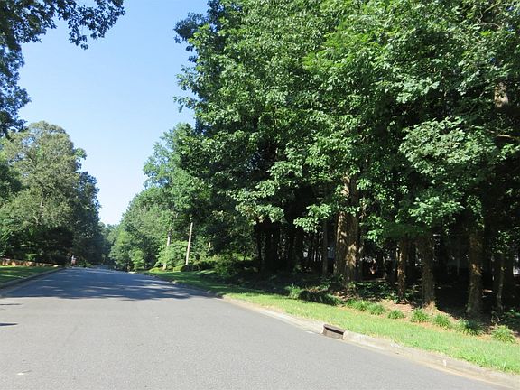 4th image of 2849 Wimbledon Dr