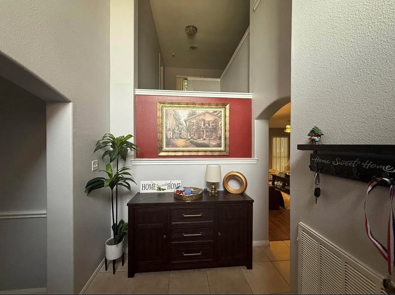 1 bed, 1.5 bath, 2130 sqft, $900 — Photo 2