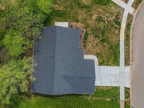 2nd image of 1212 Woodbury Pl