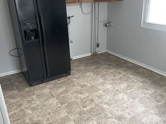 2nd image of 1802 N Hawthorne Ln
