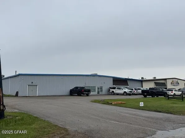 5201 Gateway Dr, Grand Forks, ND 58203