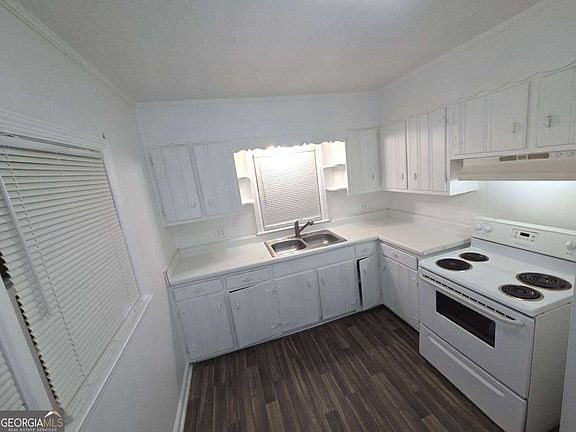 3rd image of 3280 Napier Ave