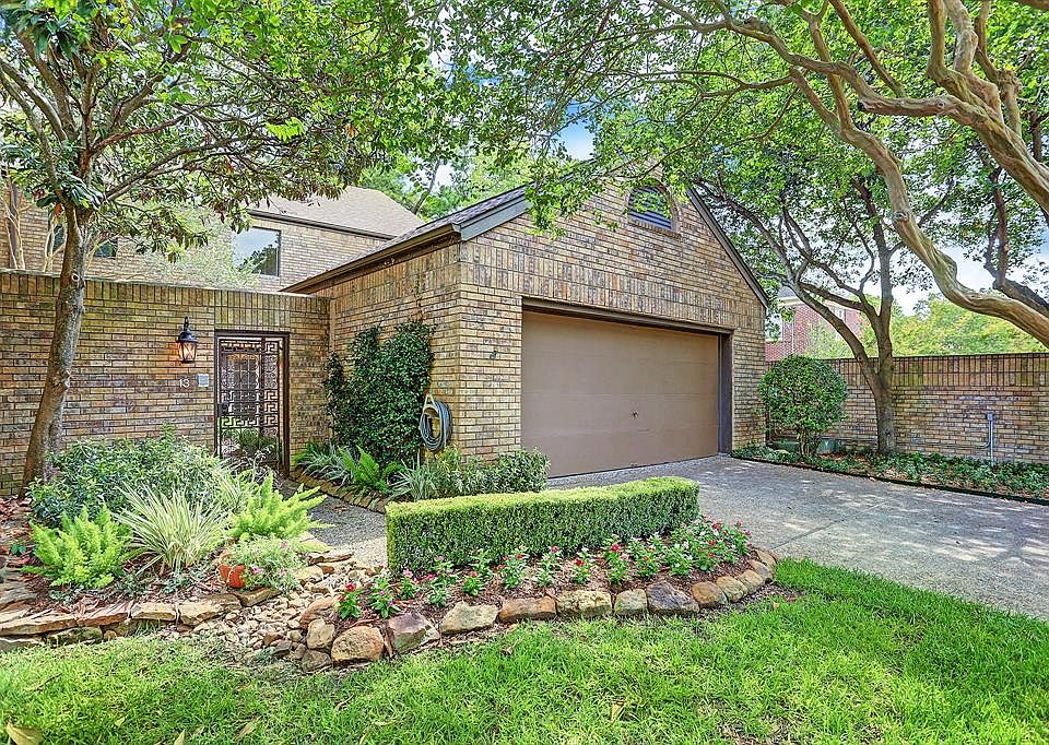 1st image of 13 Town Oaks Pl