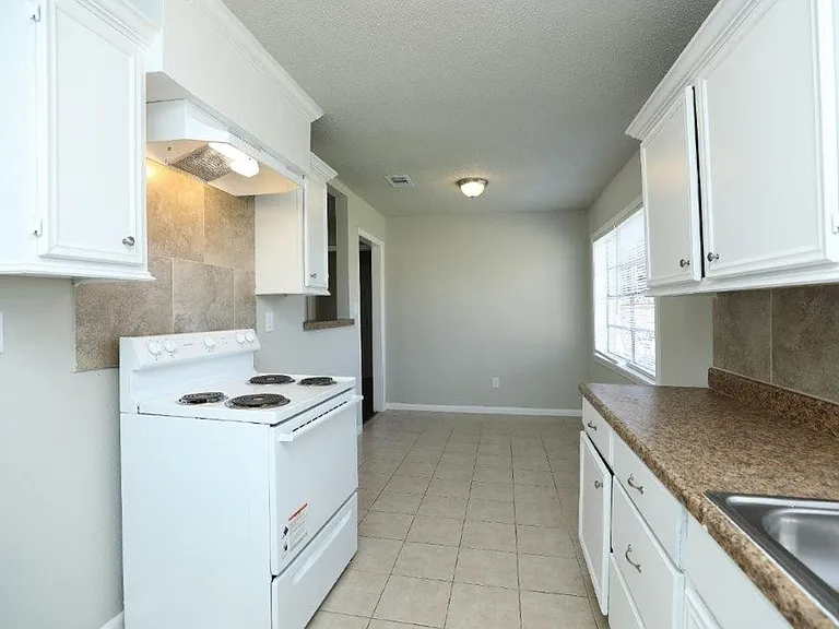 10322 Cathedral Dr — Photo 5