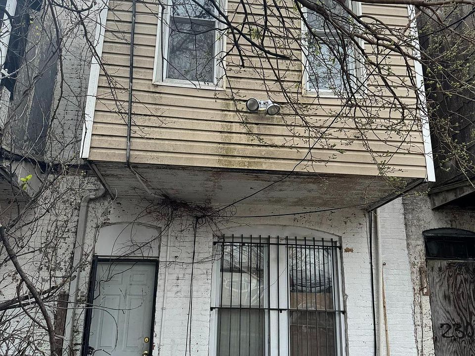 2nd image of 2308 E Hoffman St