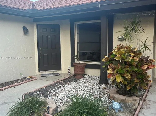 15210 SW 48th Ter #H-83, Miami, FL 33185