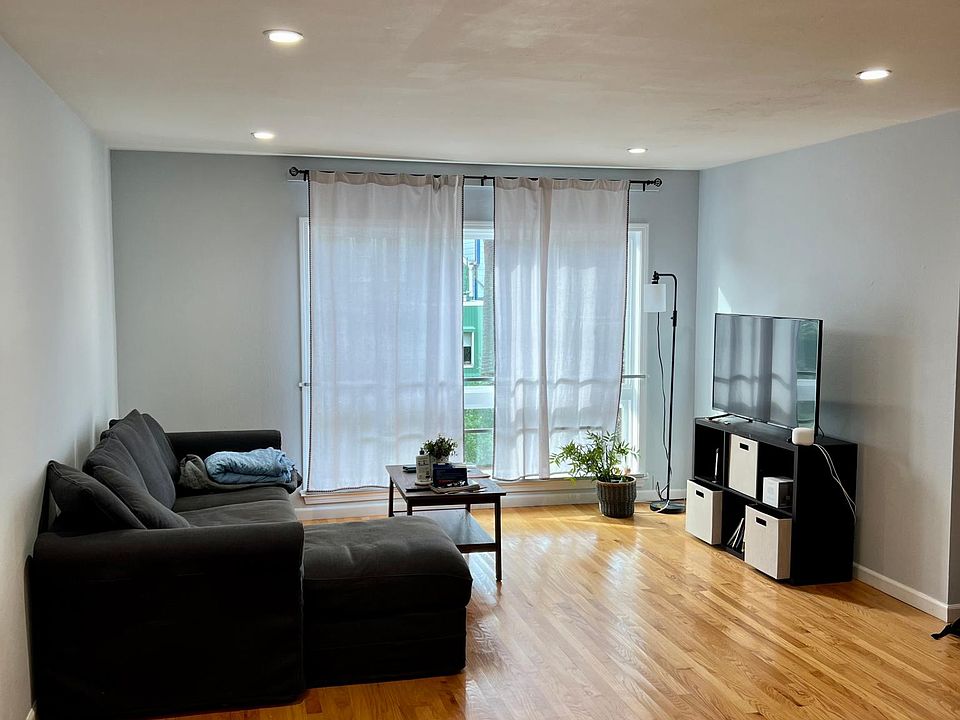 1st image of 765 Arguello Blvd