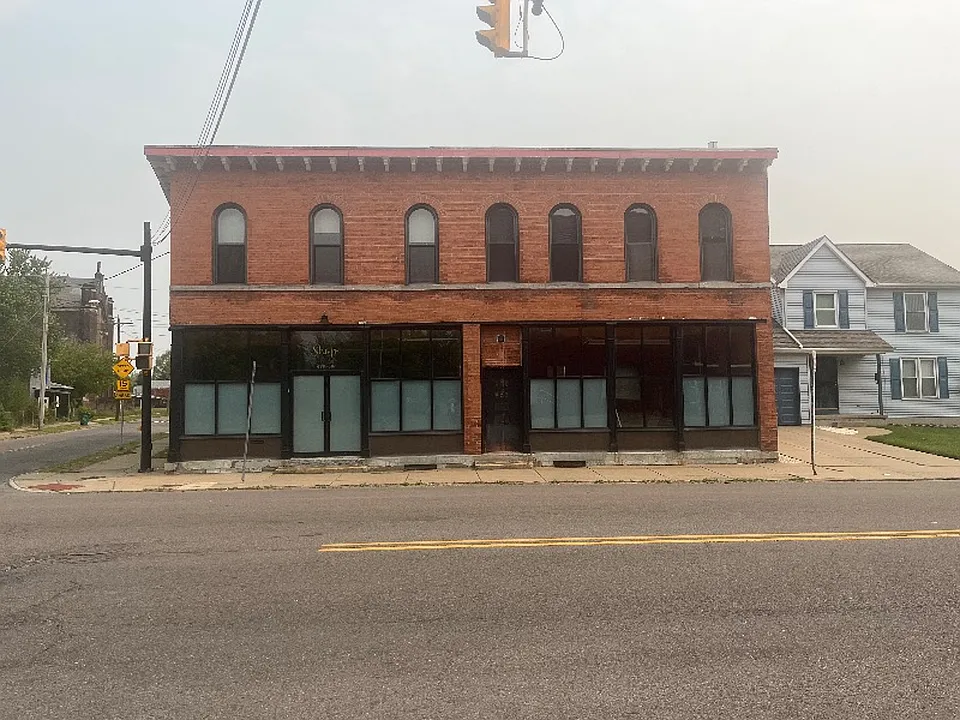 688 Clinton St #2