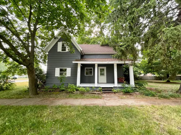 122 S Sherman St, Howard City, MI 49329