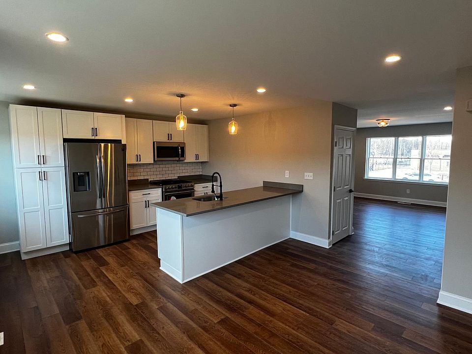 Kitchen / Casual Dining