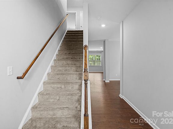 5th image of 8626 Hunters Knoll Ln