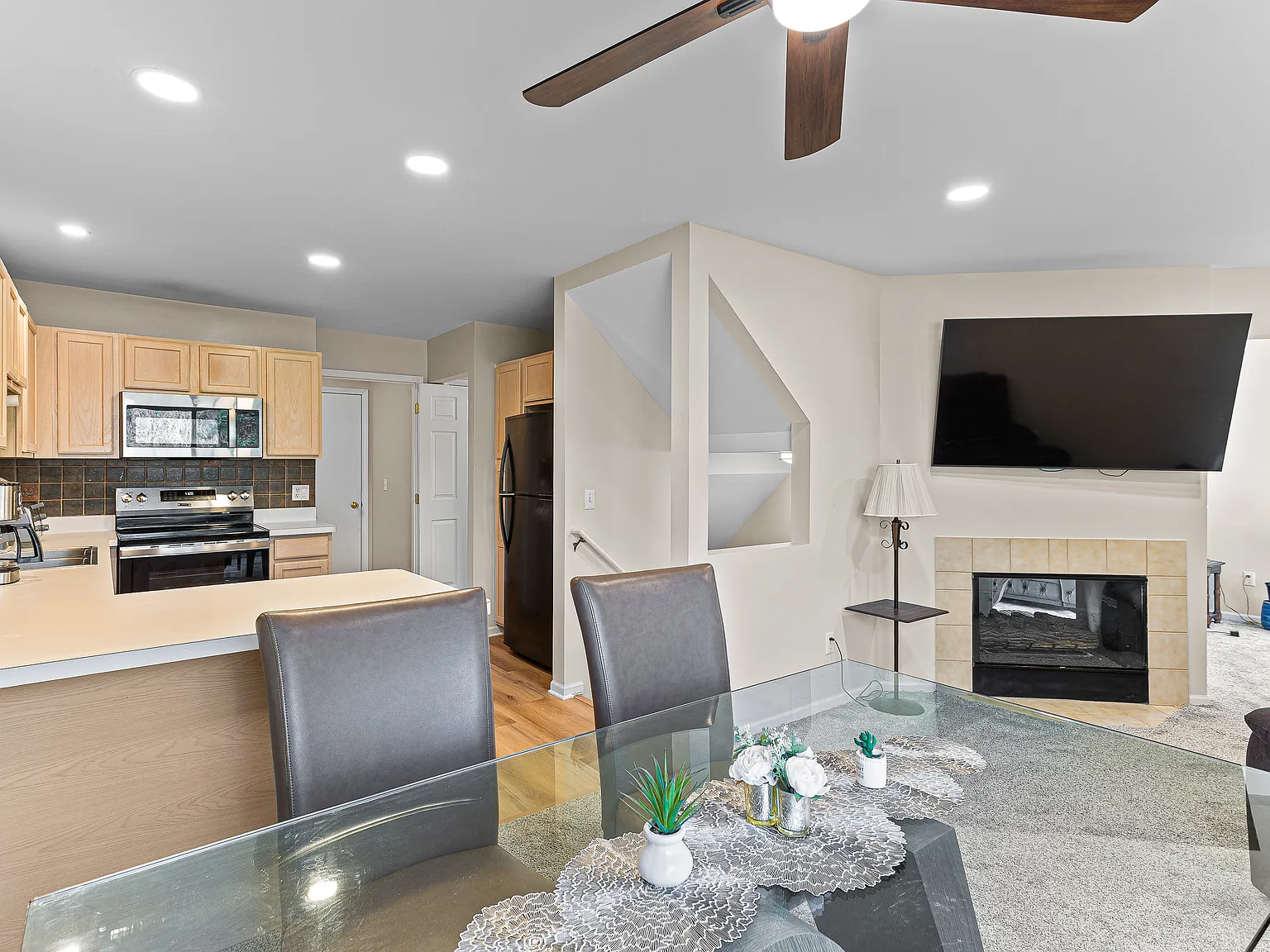 3 bed, 2.5 bath, 1955 sqft, $2,700 — Photo 4