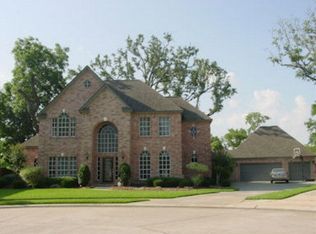55 Northwood Ct, Lake Jackson, TX 77566