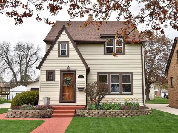 709 North Milwaukee STREET, Port Washington, WI 53074