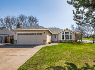 981 Golf View Dr, Medford, OR 97504