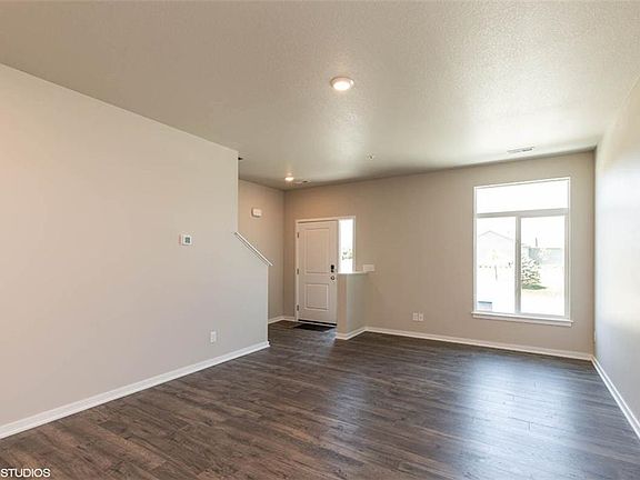 5th image of 325 NE Quail Dr