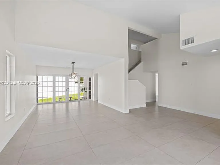 9547 SW 146th Pl — Photo 4