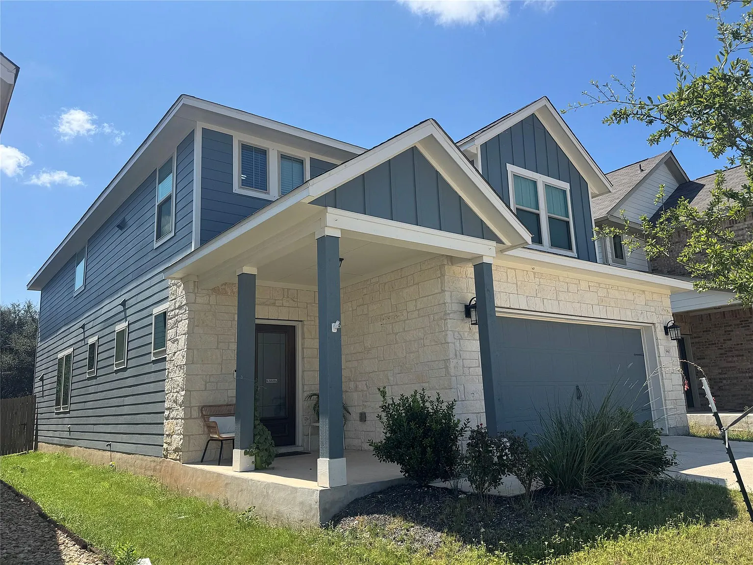 4 bed, 3.5 bath, 2410 sqft, $2,100 — Photo 2