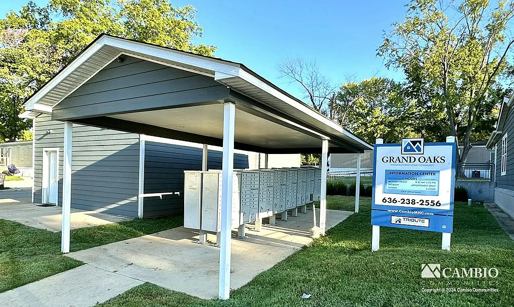Grand Oaks — Photo 1
