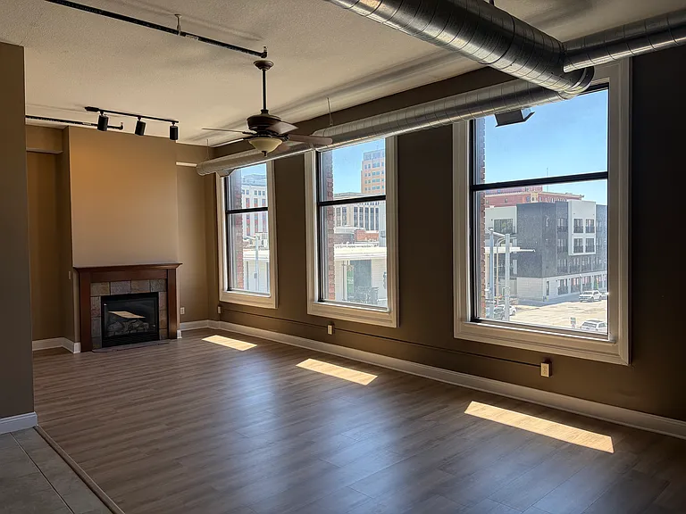 400 N Main St #320 — Photo 4
