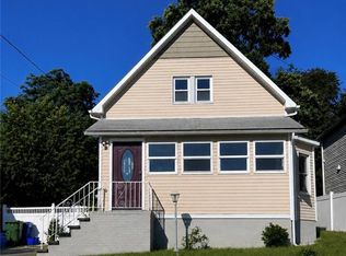32 Embroidery St, Sayreville, NJ 08872